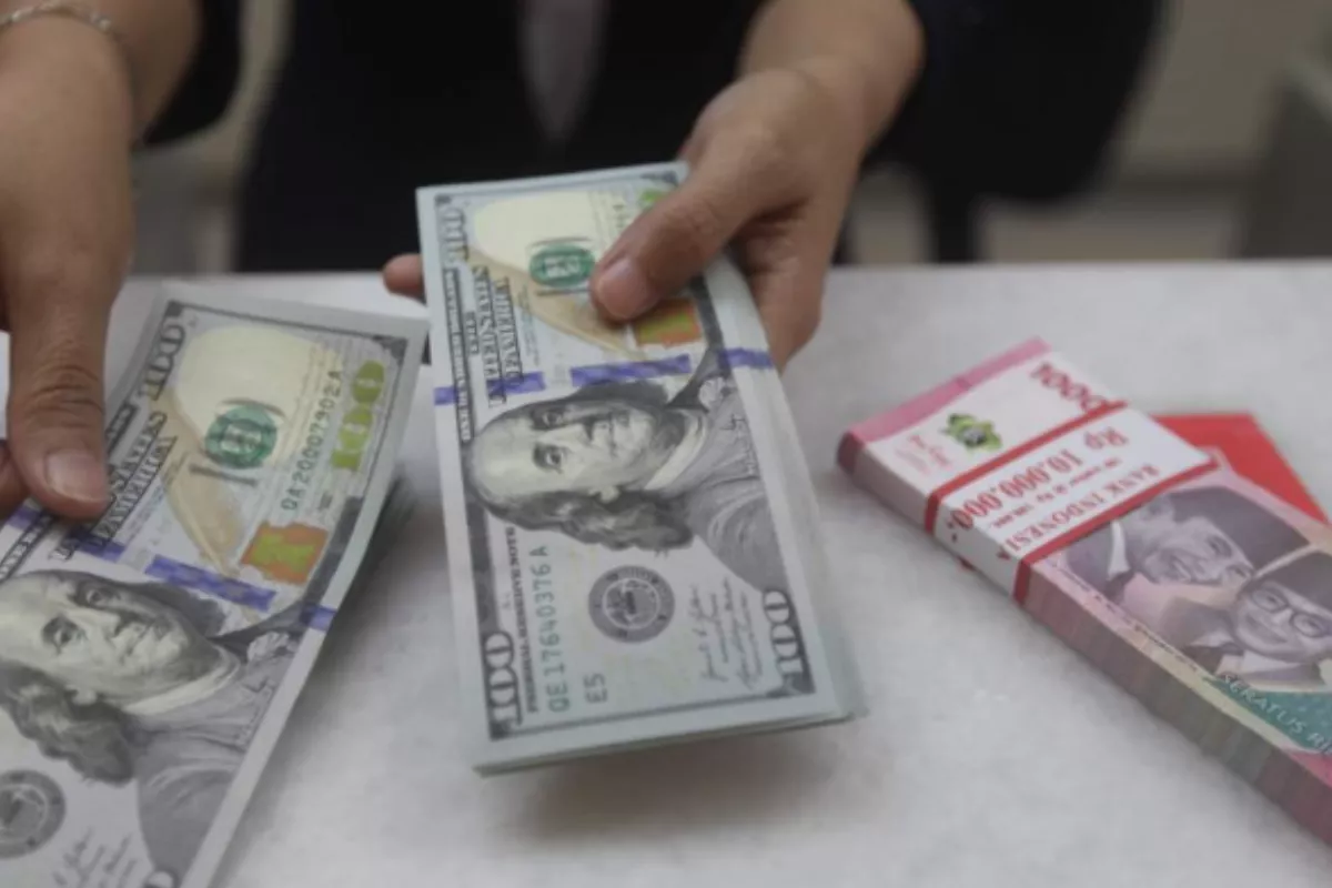 Rupiah Menguat ke Level 17.696 per Dolar AS pada Senin Pagi 25 Mei 2026