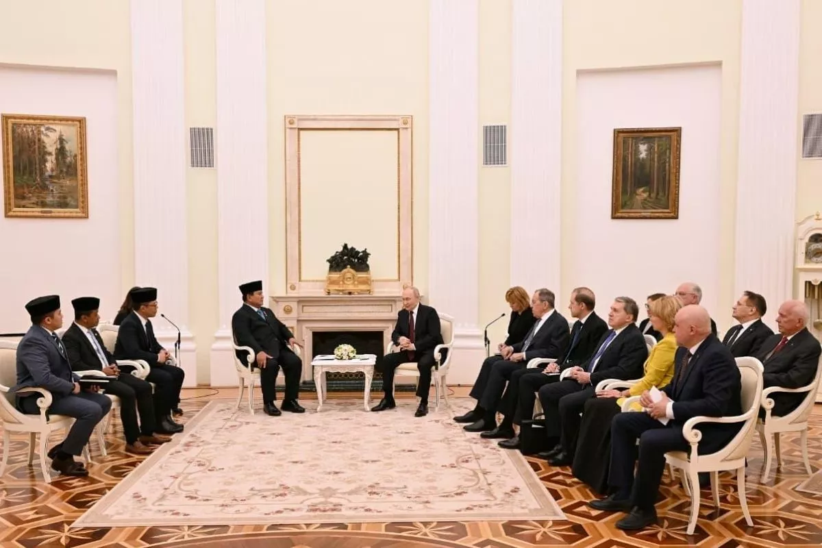 Prabowo Targetkan Perdagangan RI-Rusia Naik Dua Kali Lipat di EEF