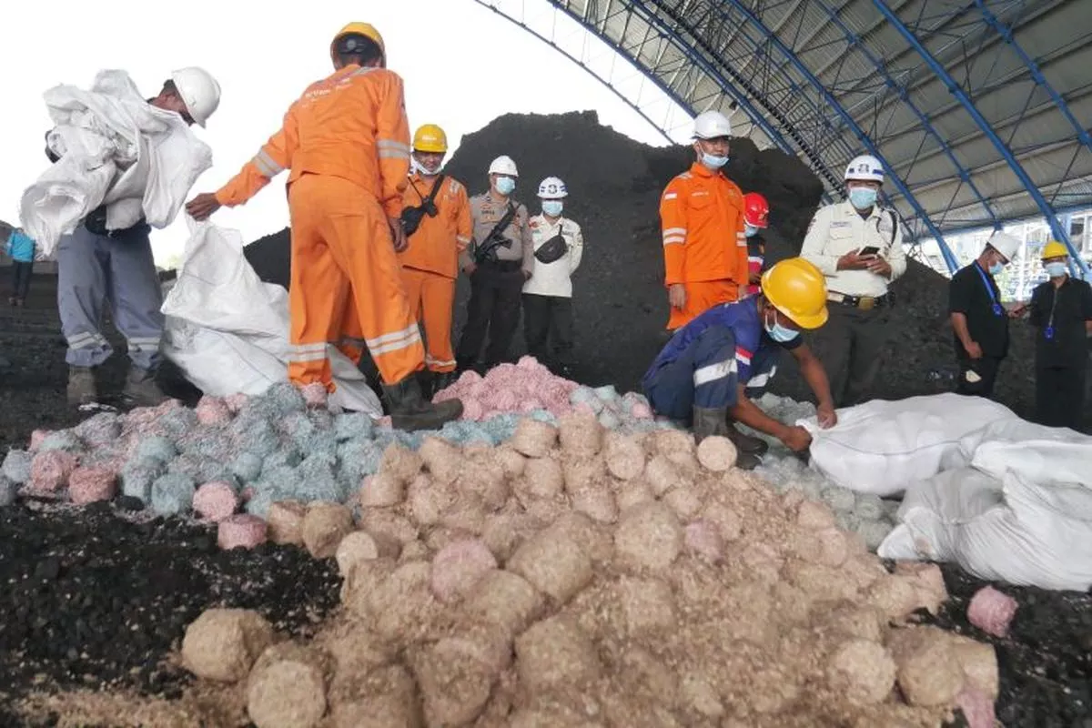 Daur Ulang Sampah Uang Kertas Menjadi Bahan Baku Energi Pembangkit Listrik