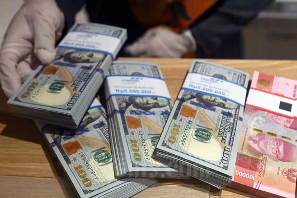 Rupiah Menguat Ditopang Pertumbuhan Ekonomi RI dan Dolar AS Lemah