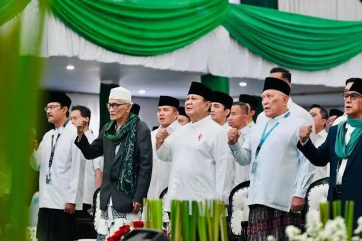 Prabowo Resmi Tutup Muktamar ke-35 NU dan Kalungkan Kartanu