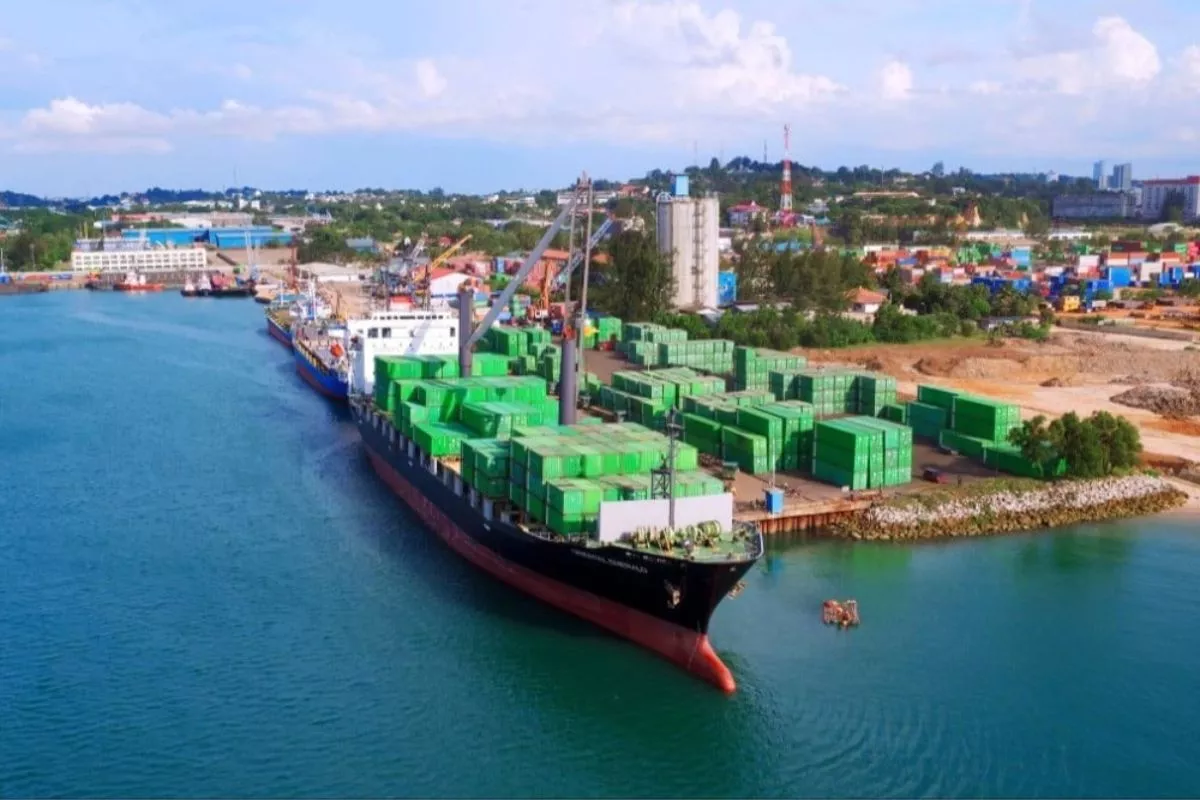 Ekonom Sebut Surplus Perdagangan RI Masih Dibayangi Impor Energi