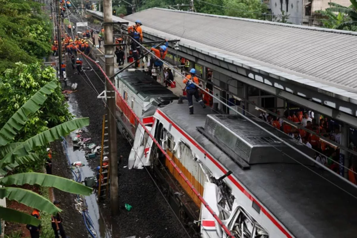 Menkomdigi Tindak Tegas Konten Hoaks Kecelakaan KRL dan Argo Bromo