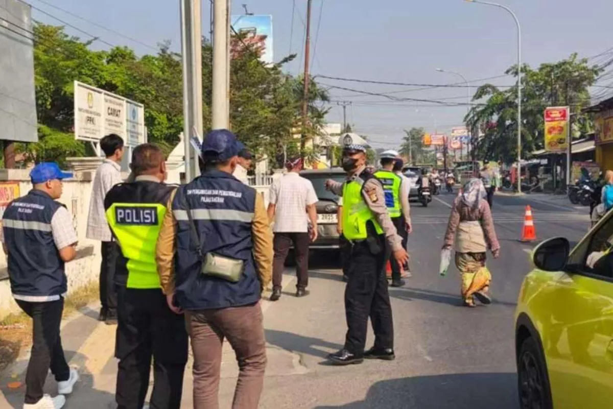 Bapenda Kabupaten Bekasi Pasang 61 Stiker Peringatan Pajak