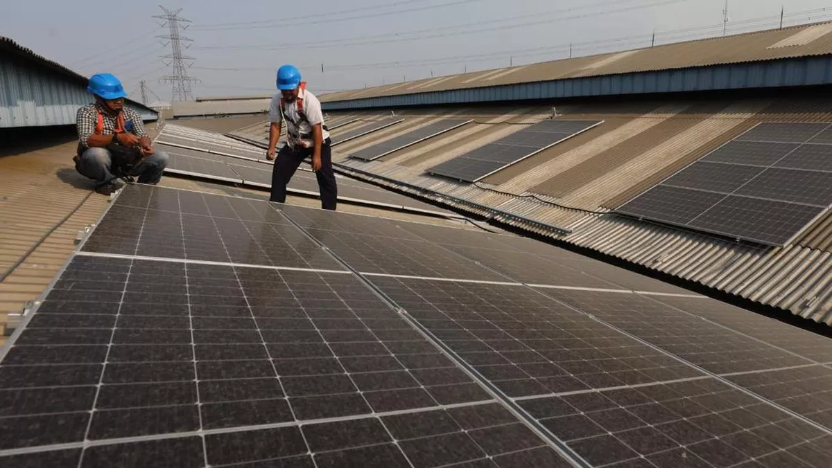 Pemerintah Targetkan PLTS Atap 13 GW Guna Pacu Transisi Energi