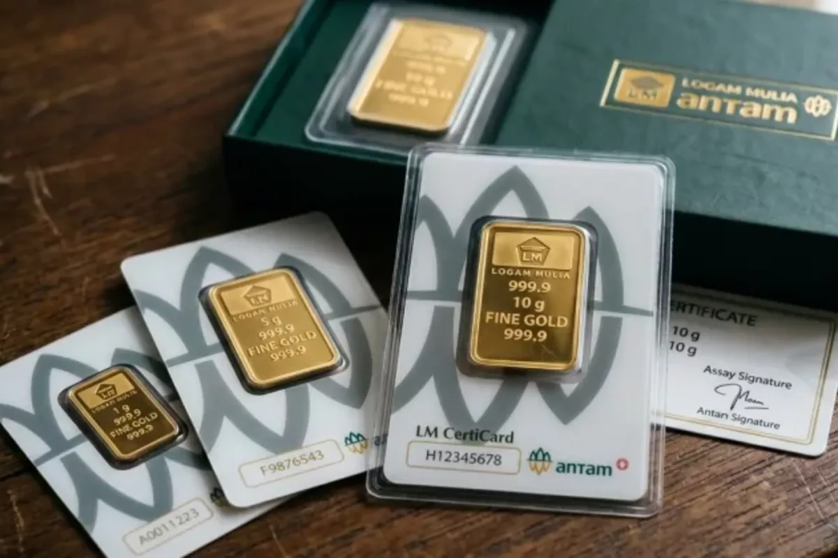 Emas Antam Pegadaian Hari Ini Melemah, Buyback Rp2,466 Juta per Gram