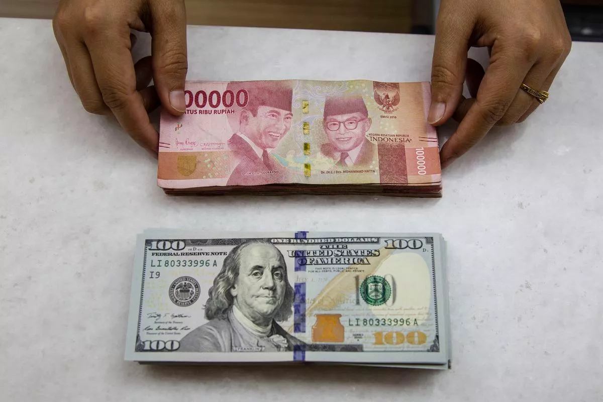 Rupiah Berada di Posisi Rp17.521 per Dolar AS di Tengah Tekanan Pasar
