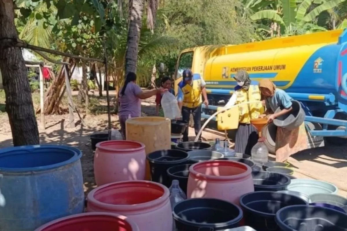 Atasi Kekeringan di Sumbawa, PU Salurkan 25 Ribu Liter Air Irigasi