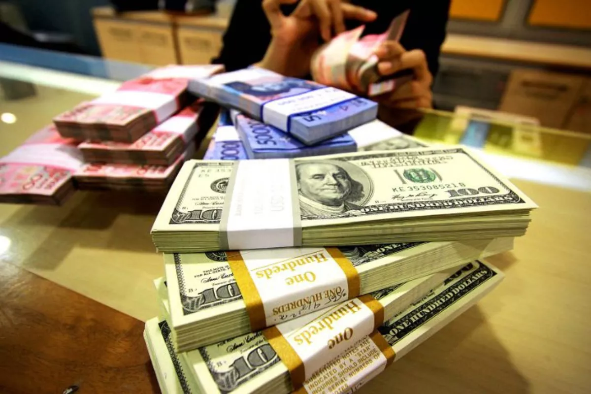 Prediksi Rupiah Hari Ini Bergerak Fluktuatif dan Melemah