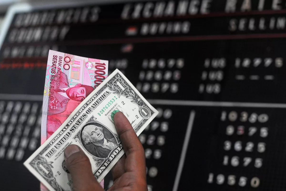 Rupiah Hari Ini Berpotensi Melemah di Kisaran Rp17.600 Sampai Rp17.750