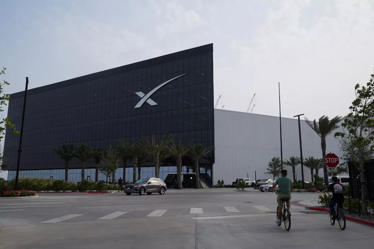 SpaceX Gelar IPO Terbesar Sepanjang Sejarah dengan Valuasi 1,77 Triliun