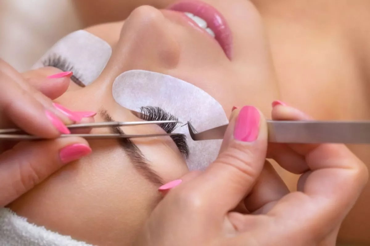 Pahami Tips Pasang Eyelash Extension bagi Pemula yang Sangat Wajib Tahu