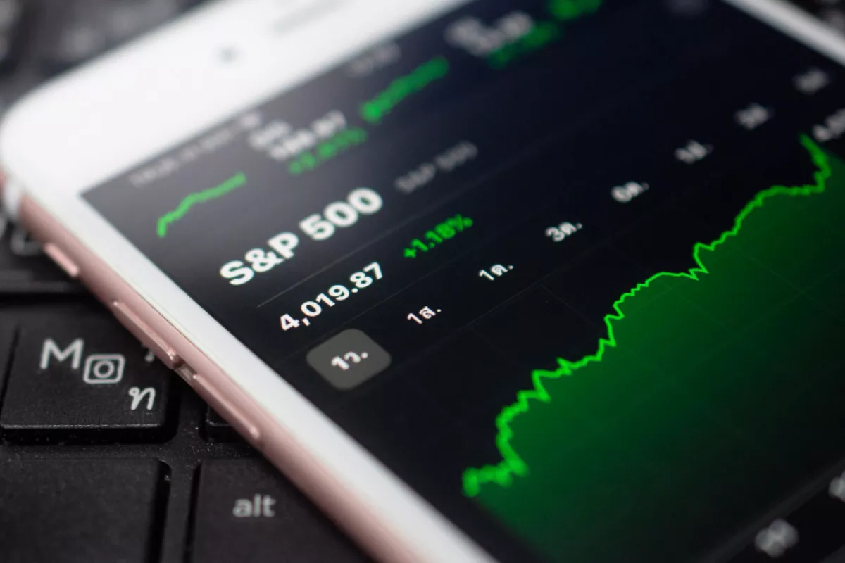 Wall Street Melemah Terdampak Ketegangan Geopolitik Selat Hormuz