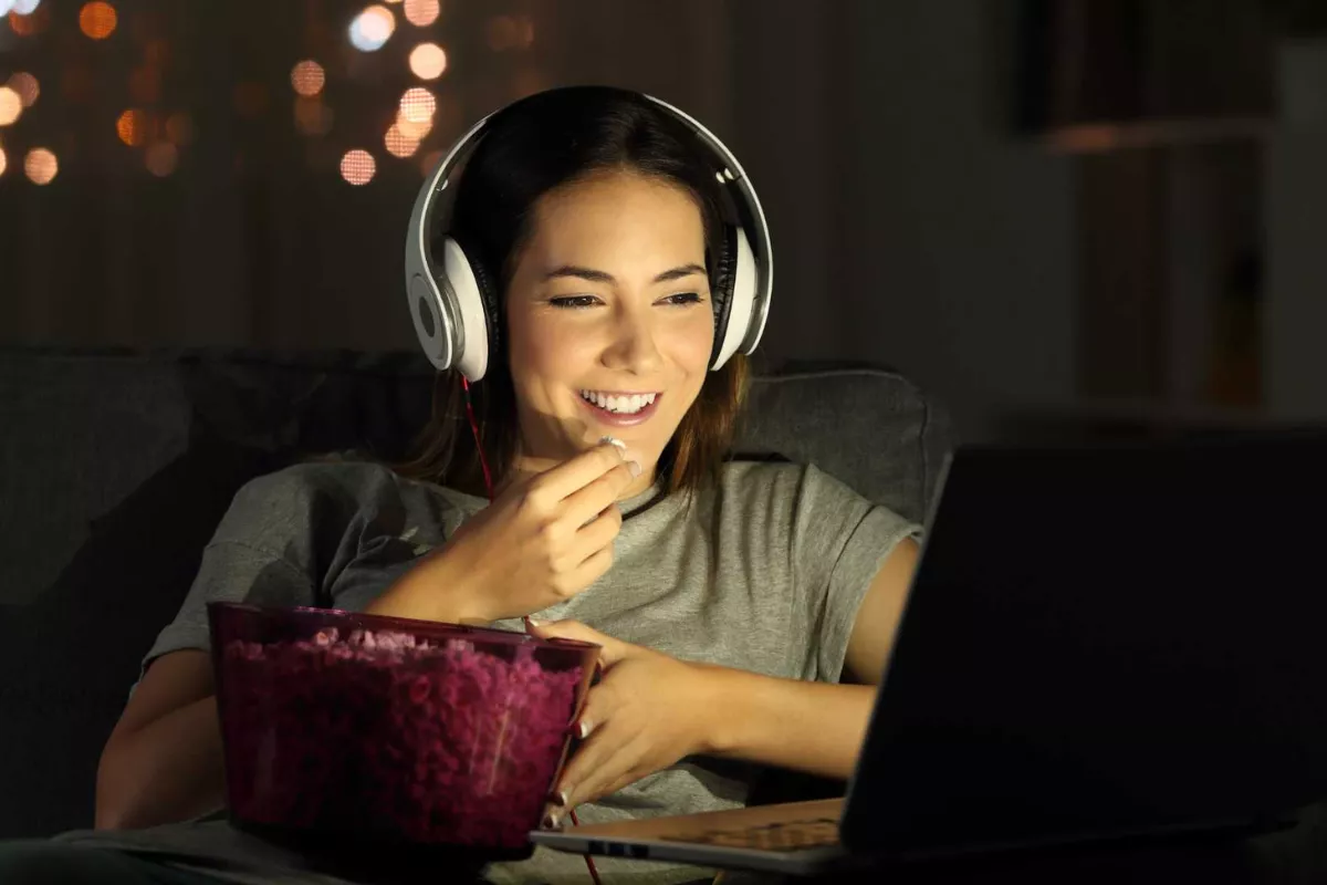 Virtual Date Ideas: Cara Seru Menjaga Hubungan Jarak Jauh Tetap Hangat