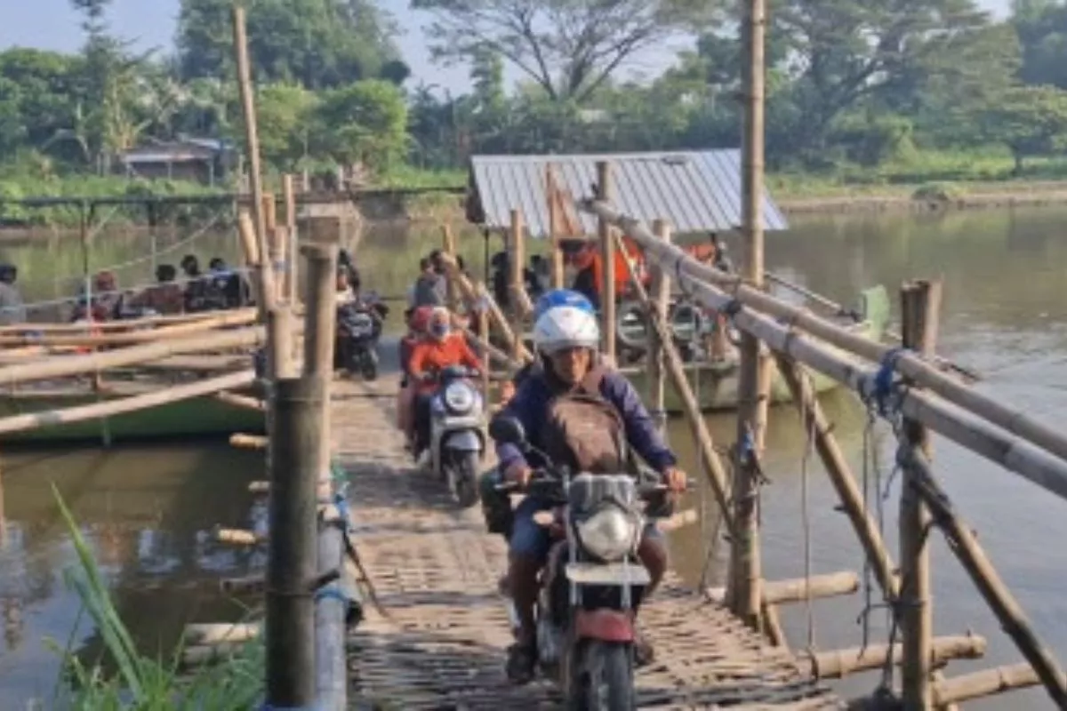 Dampak Penutupan Jembatan Kaliombo I, Perahu Tambang Jadi Alternatif