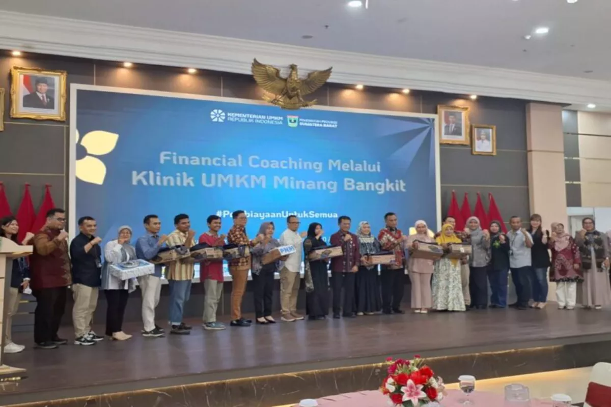 UMKM Minang Naik Kelas Lewat Bantuan Alat dan Strategi Finansial