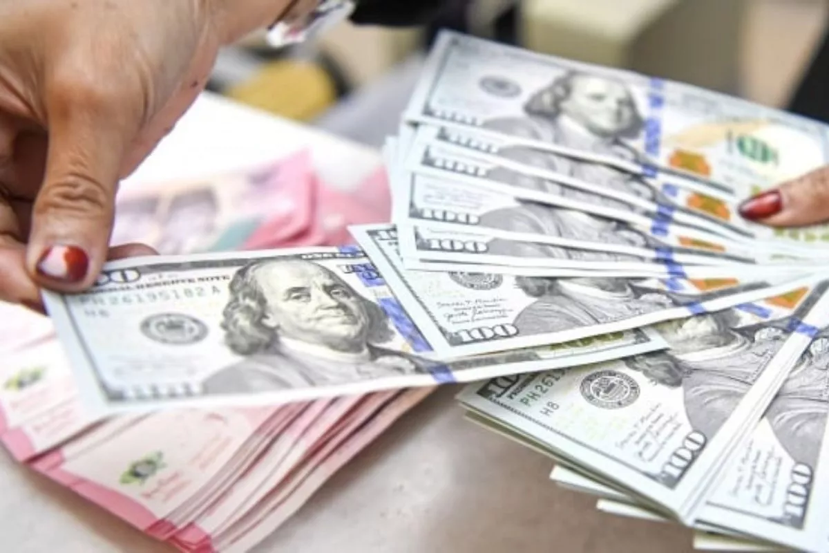 Rupiah Dibuka Melemah ke Rp17.973 Dipicu Mundurnya Gubernur BI