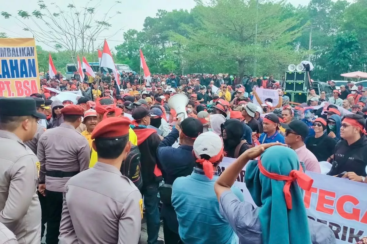 Ribuan Karyawan PT BSA Tuntut Polda Lampung Usut Tuntas Pembakaran