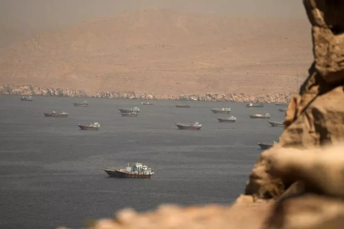 Lalu Lintas Selat Hormuz Kian Sepi Usai Kapal Komersial Ogah Melintas