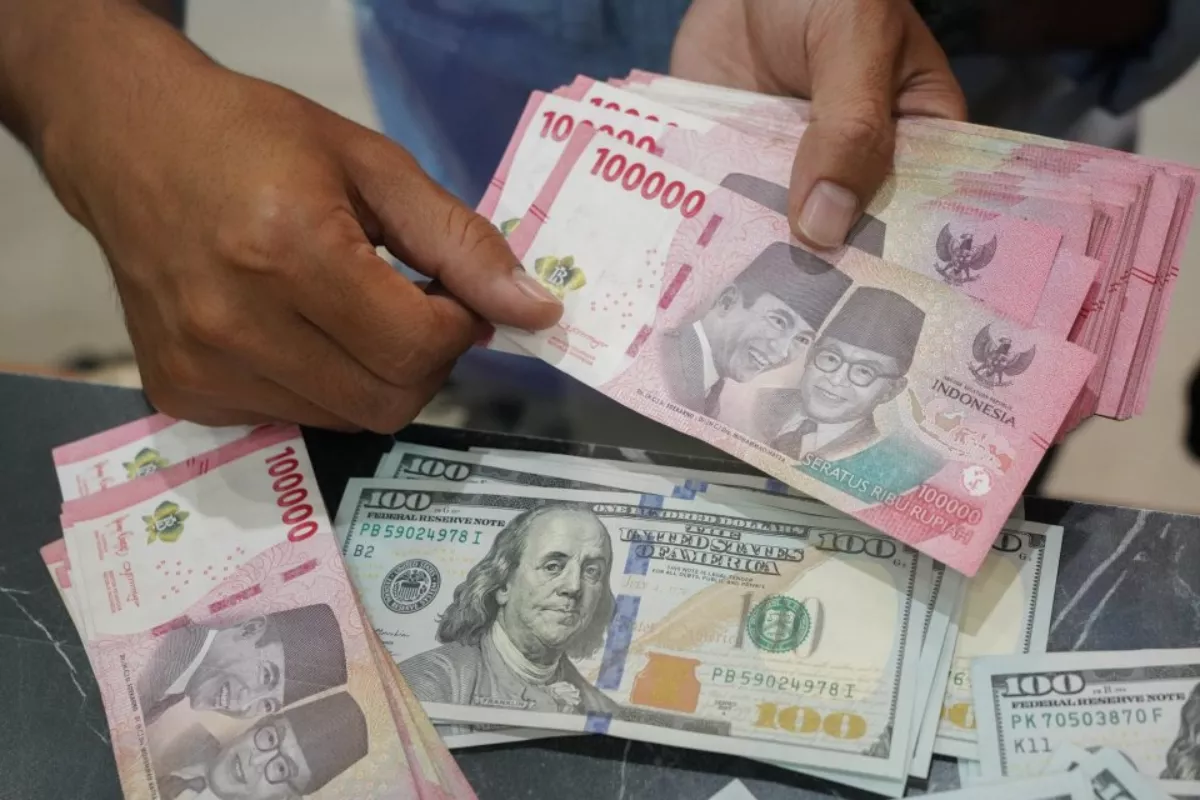 Menunggu Keputusan BI, Nilai Tukar Rupiah Berpotensi Turun Hari Ini