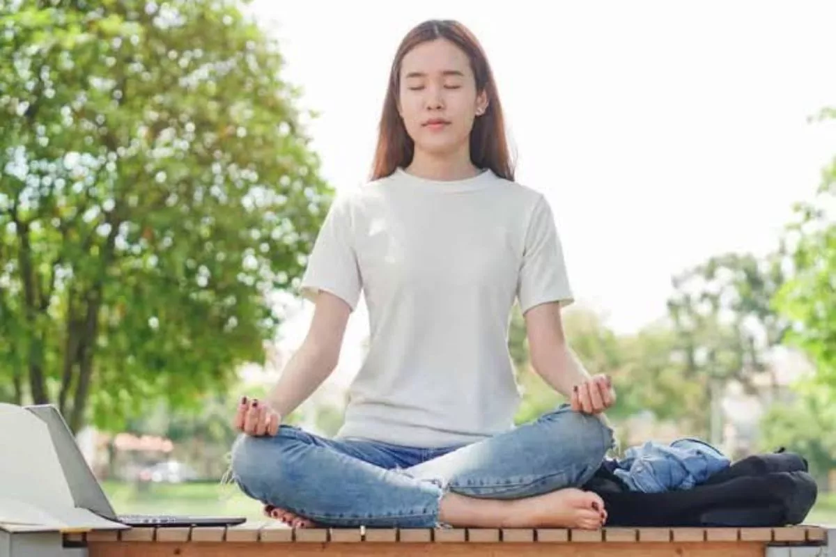 Olah Batin Tak Harus Duduk: Kenali Manfaat Meditasi Berjalan