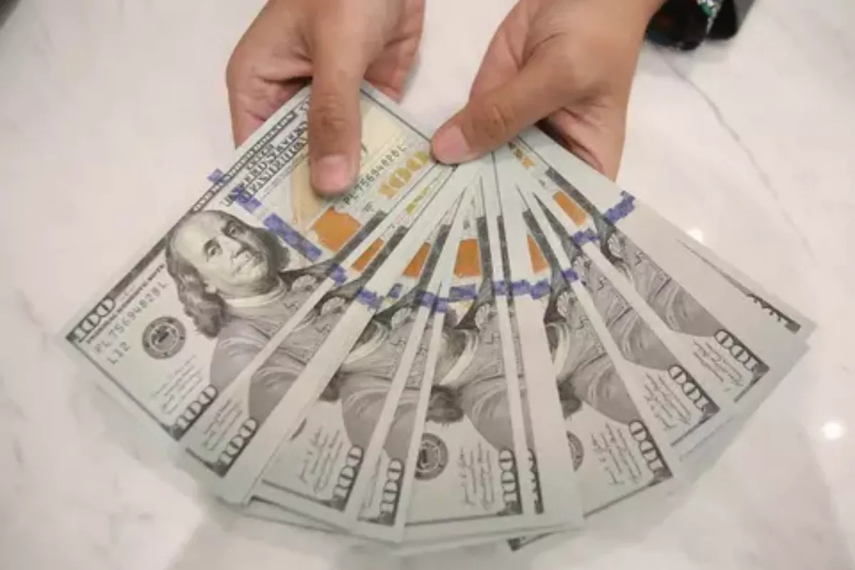 Rupiah Melemah, Intip Perbandingan Kurs Dolar AS di BCA hingga BNI
