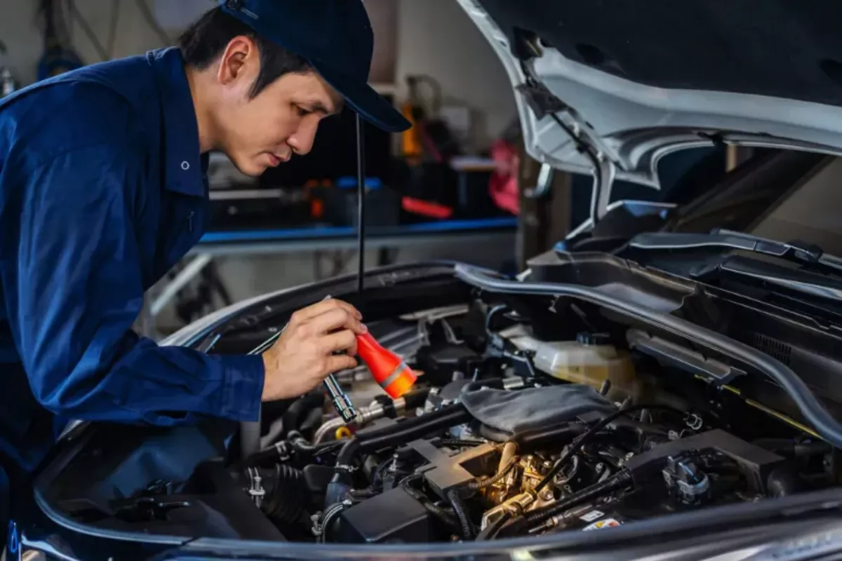 Cara Cek Mesin Sebelum Luar Kota untuk Persiapan Mobil Road Trip