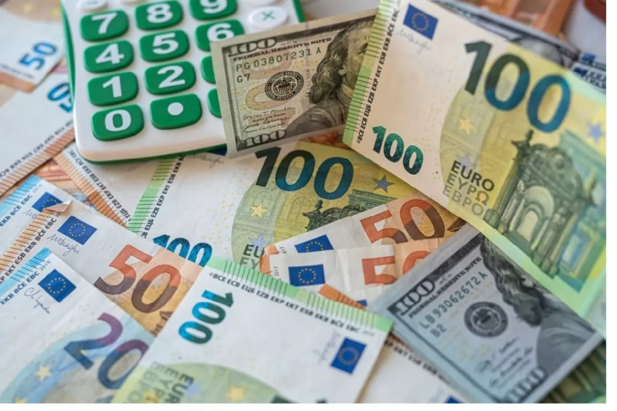 Dolar AS Menguat Saat Euro dan Poundsterling Tertekan Konflik Geopolitik