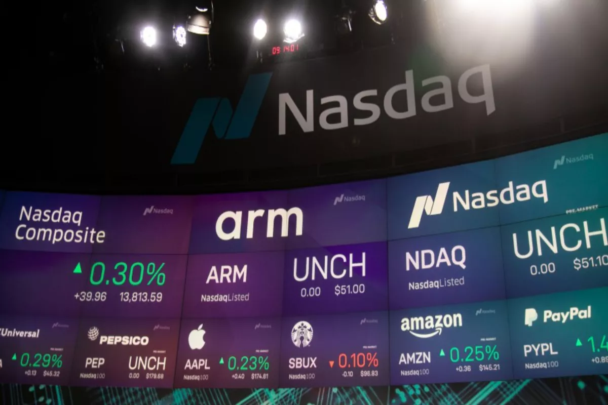 Saham Chip Tertekan, Indeks Nasdaq 100 Turun 2 Persen