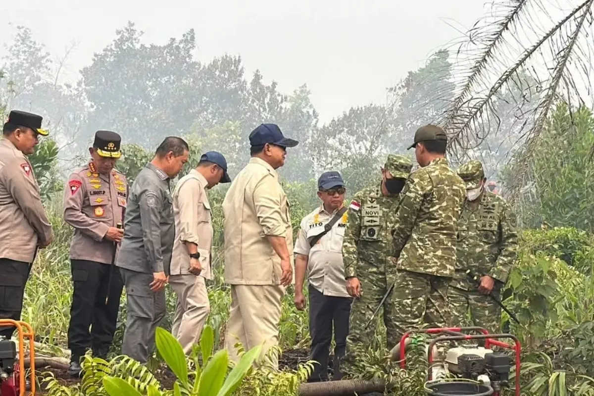 Menhut Raja Juli Absen Saat Prabowo Pimpin Rapat Karhutla di Dua Area
