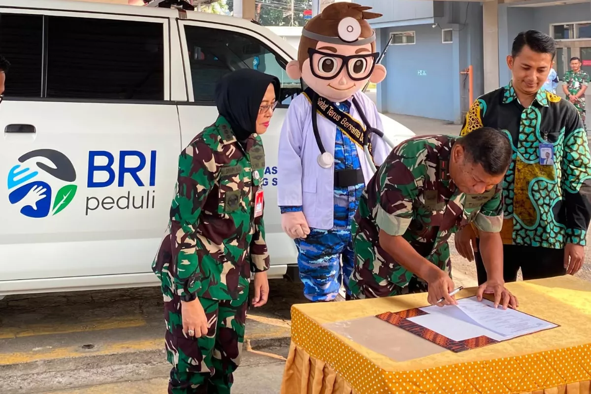 BRI Serahkan Ambulans Jenazah untuk Perkuat Layanan RSAU Toto