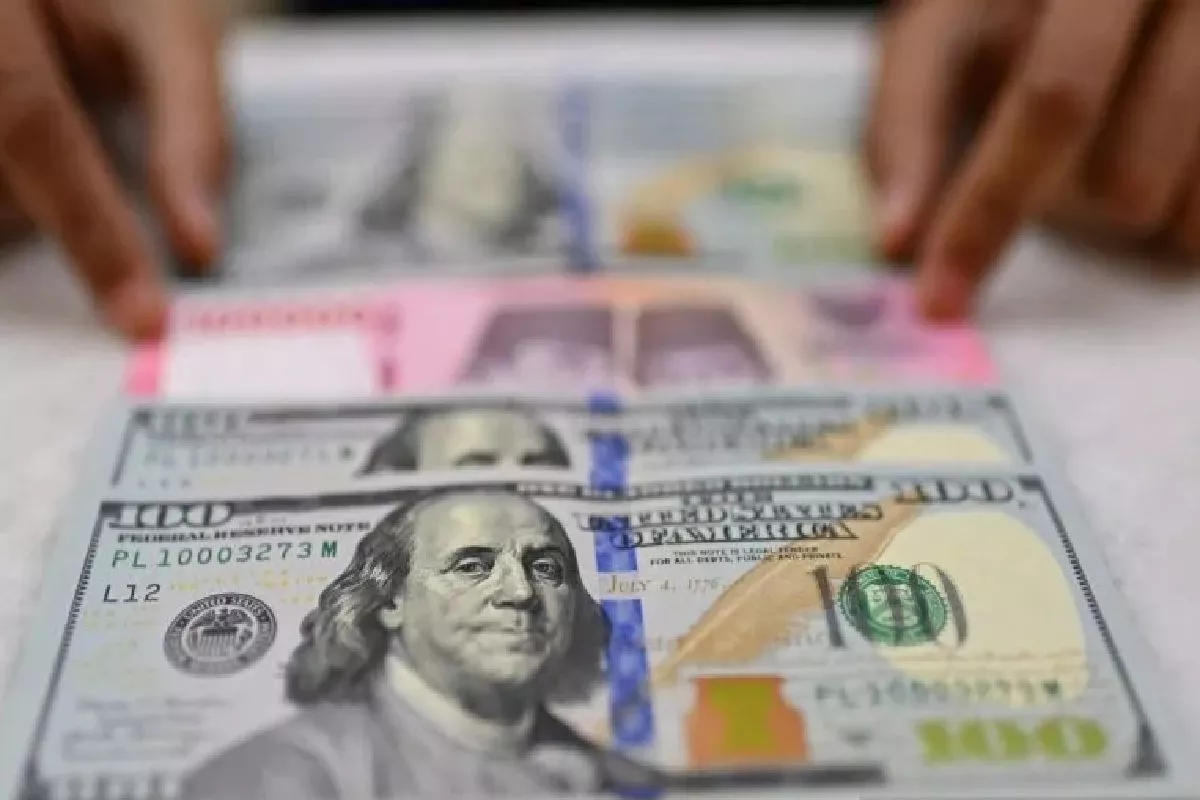 Rupiah Hari Ini Diproyeksi Tertekan di Rp17.950 - Rp18.050 per Dolar AS