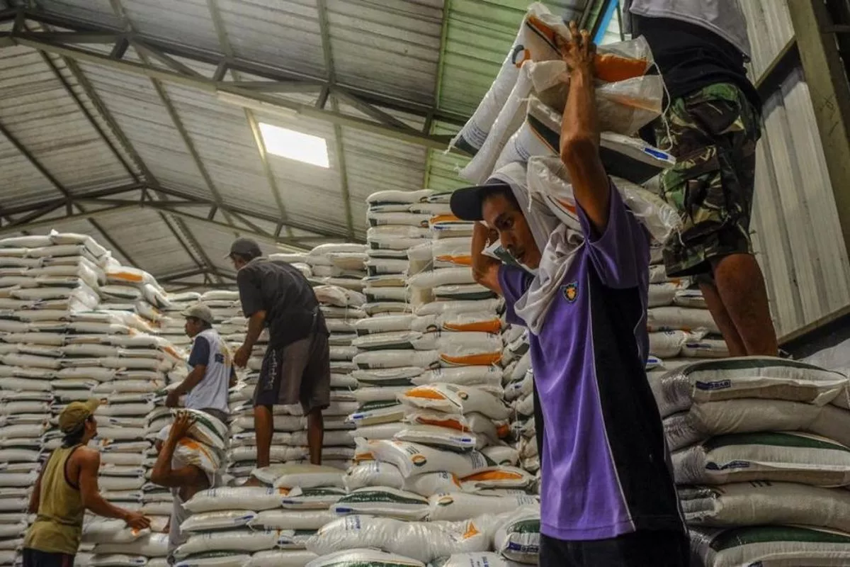 Perum Bulog Siap Salurkan Bantuan Beras untuk 33,2 Juta KPM Agustus
