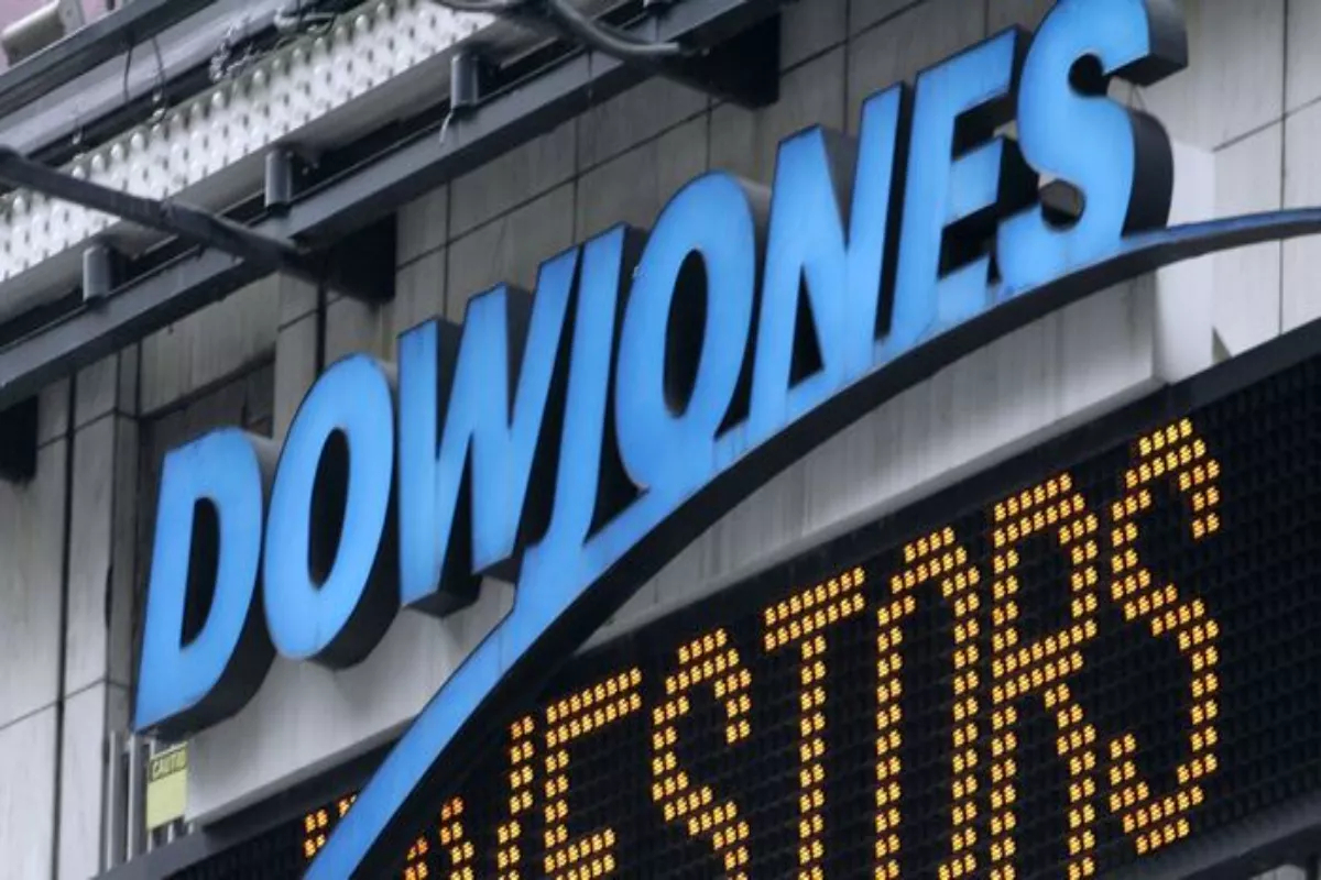 Dow Jones Rekor Baru, Saham Teknologi Tertekan di Wall Street