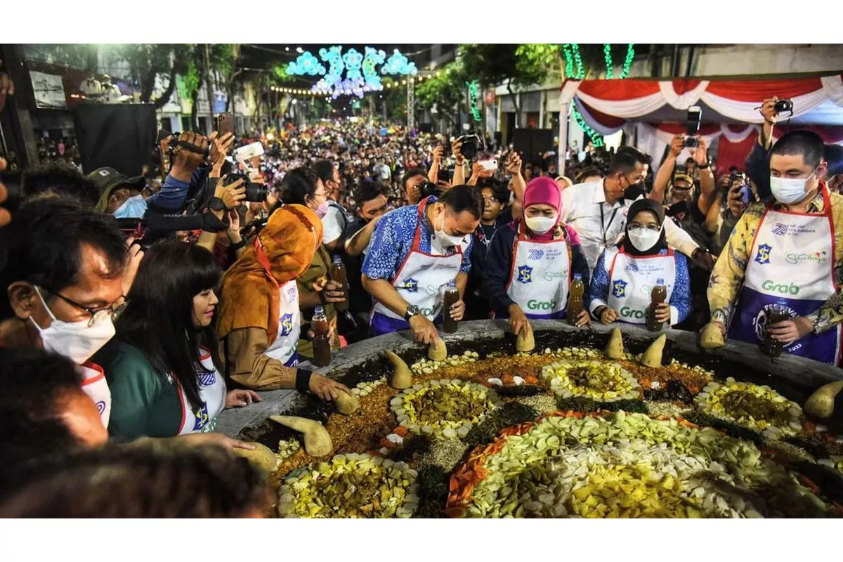 Festival Rujak Uleg dan Light Parade Meriahkan HJKS Surabaya ke-733