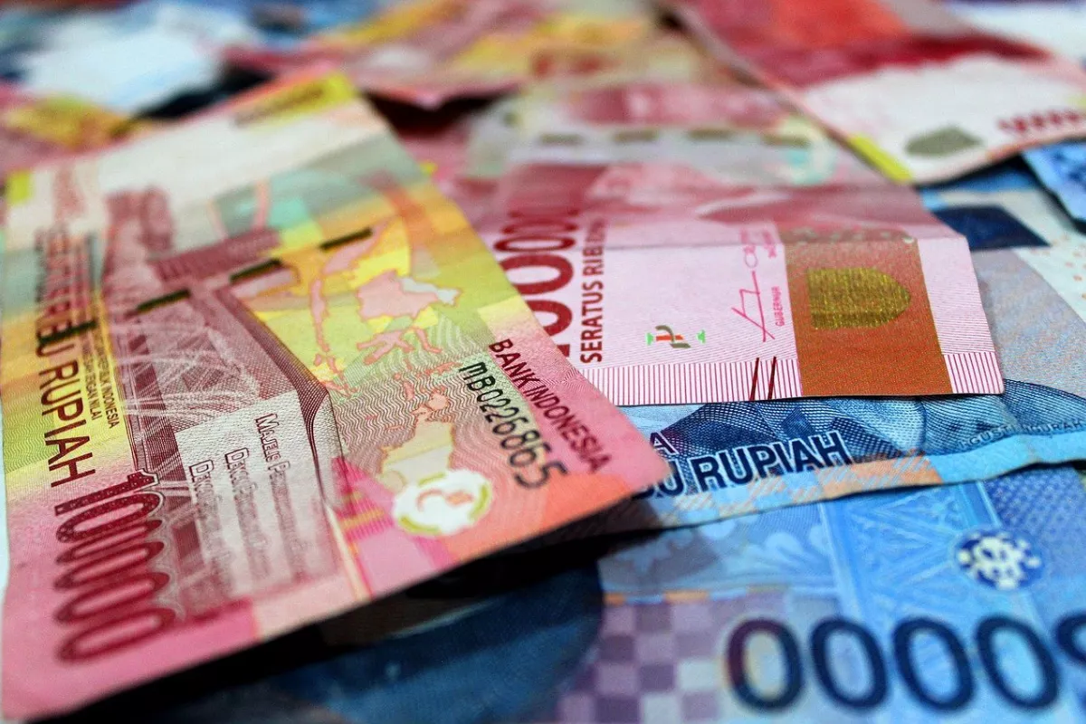 Rupiah Melemah Menjadi Rp17.978 per Dolar AS karena Faktor Suku Bunga
