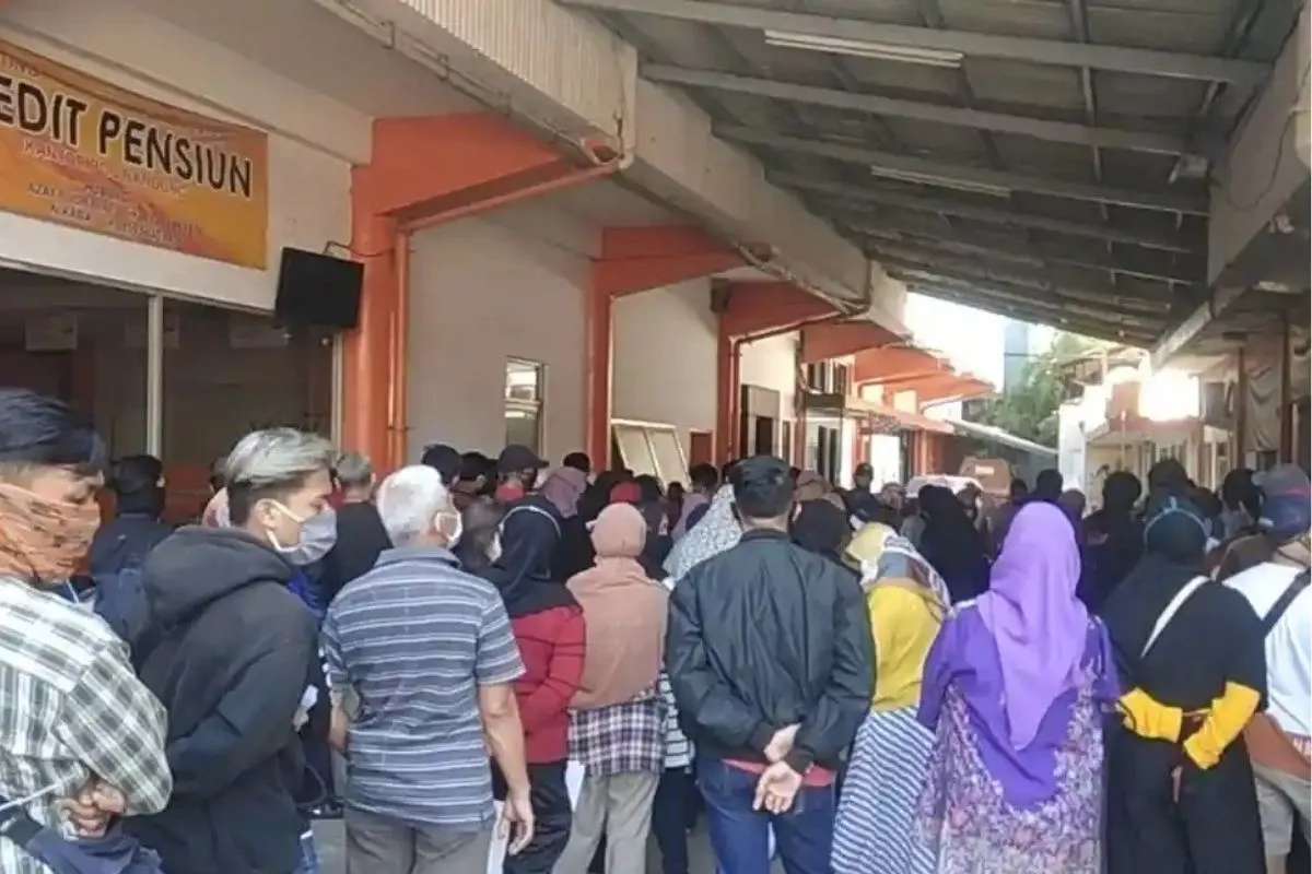 Soal Bansos Salah Sasaran 77,6%, Luhut Beberkan Strategi Pemerintah