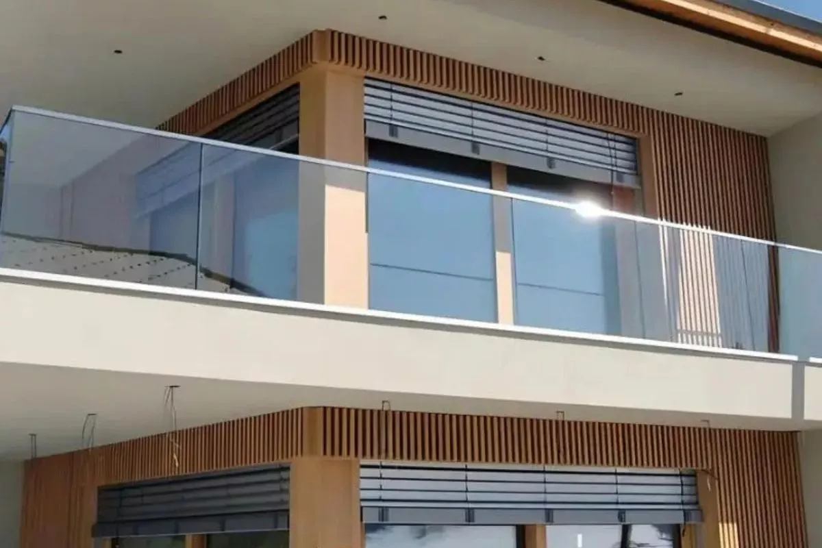 5 Inspirasi Model Pagar Balkon Minimalis untuk Desain Rumah Modern