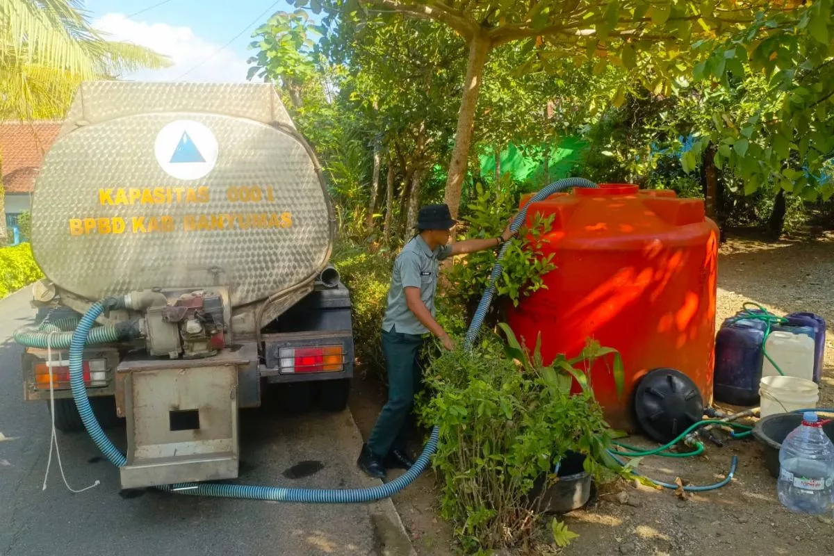 BNPB Salurkan 363.800 Liter Air Bersih untuk Penyintas di Malang
