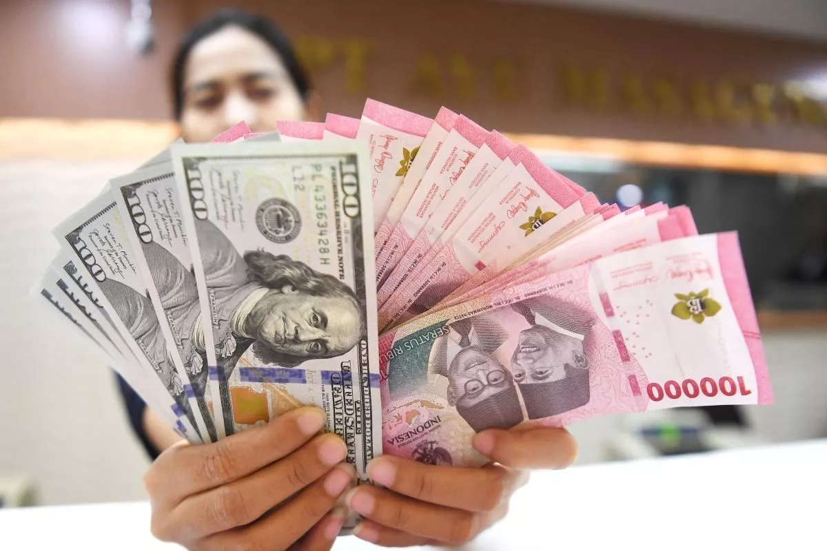 Rupiah Melemah, Pakar Prediksi Level Rp 18.250–Rp 18.300