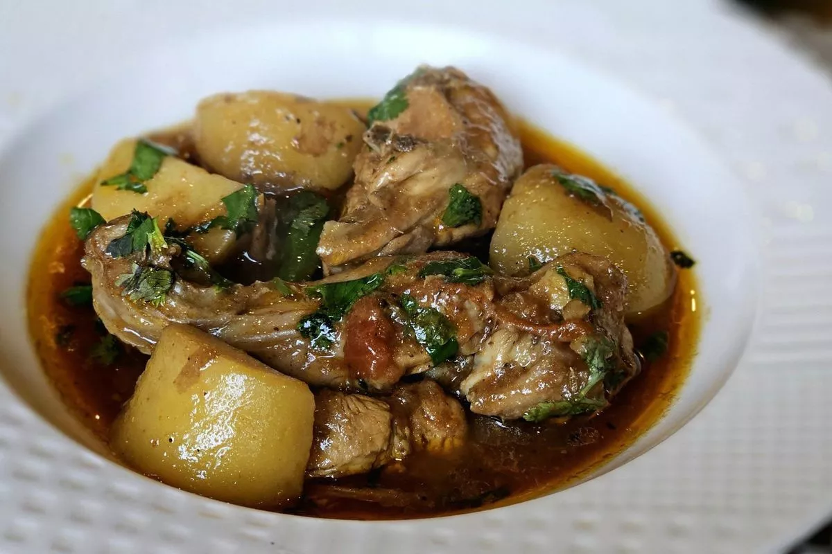 4 Resep Semur Ayam Sederhana, Bumbu Meresap dan Tekstur Empuk
