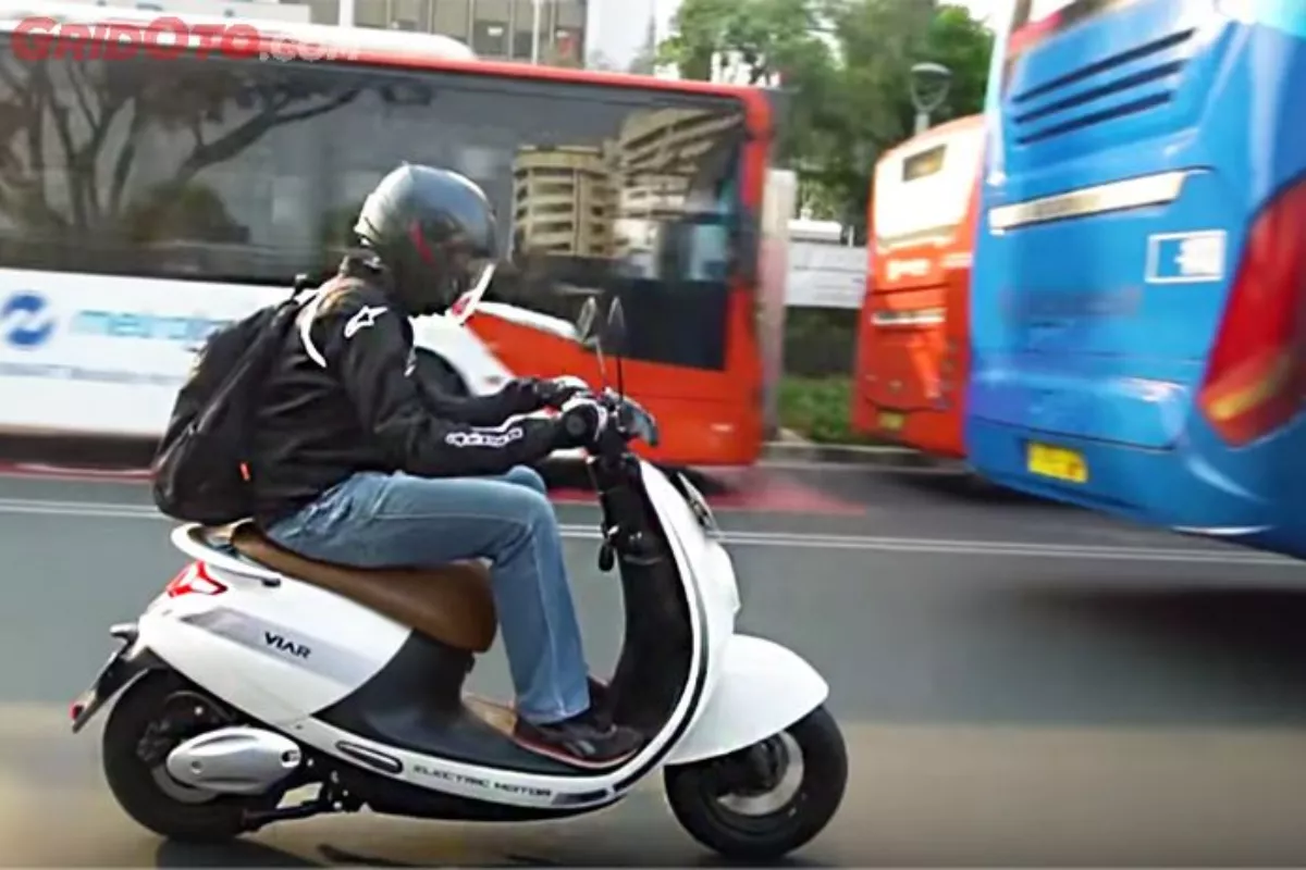Trik Pakai Motor Listrik Biar Baterai Lebih Awet Saat Harian