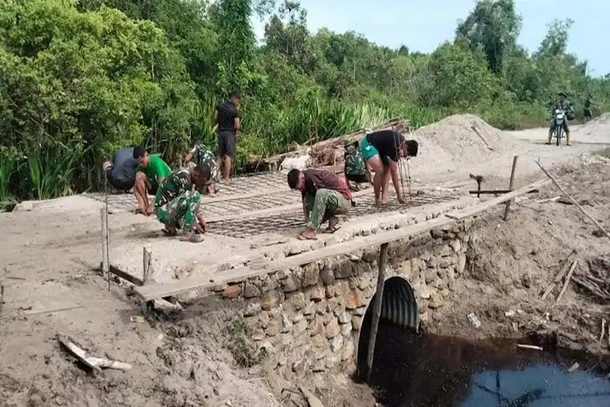 TNI AD Kebut Pembangunan Jembatan Terpencil di Aceh Selatan