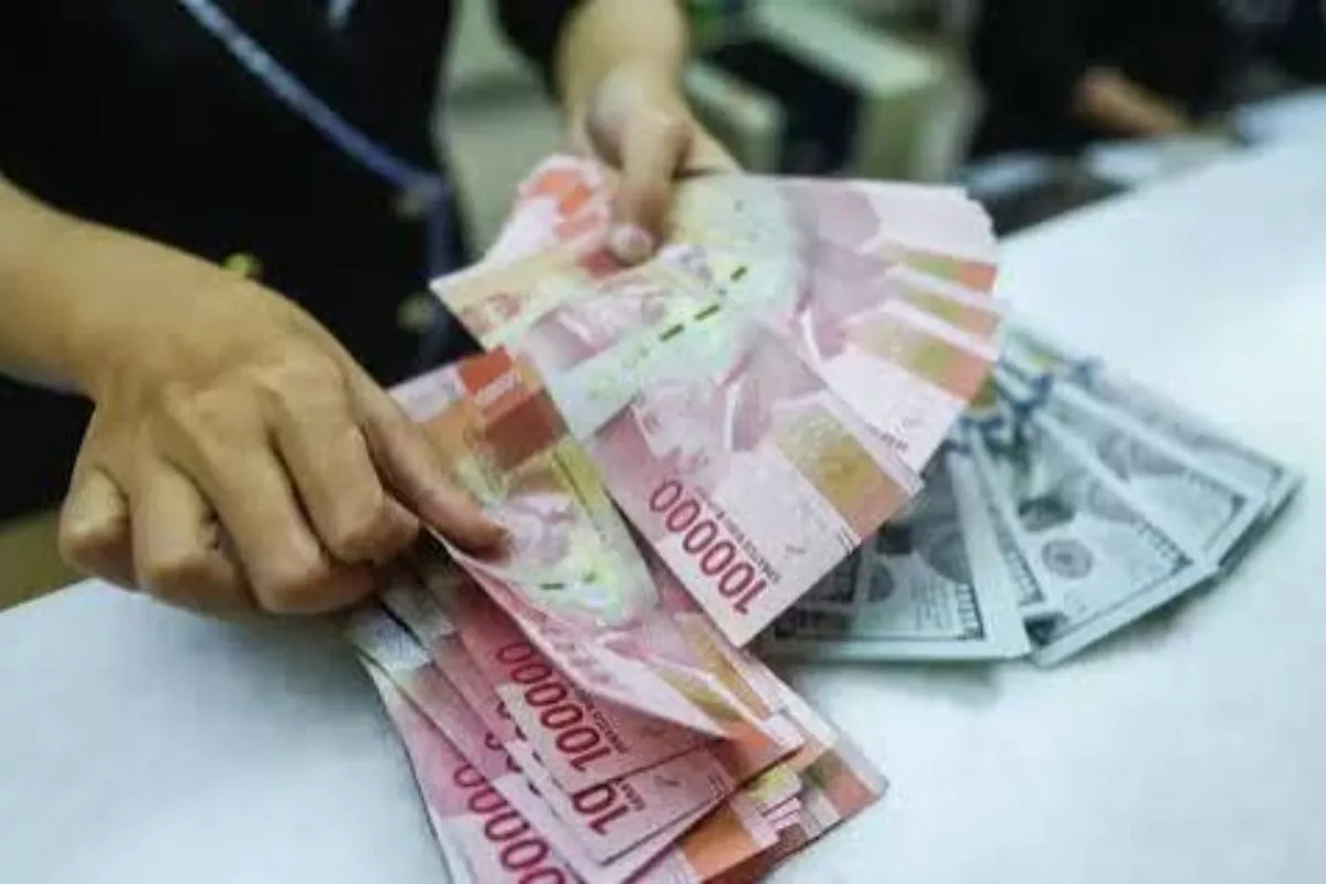 Rupiah Dibuka Melemah ke Rp18.066 per Dolar AS pada Kamis Pagi