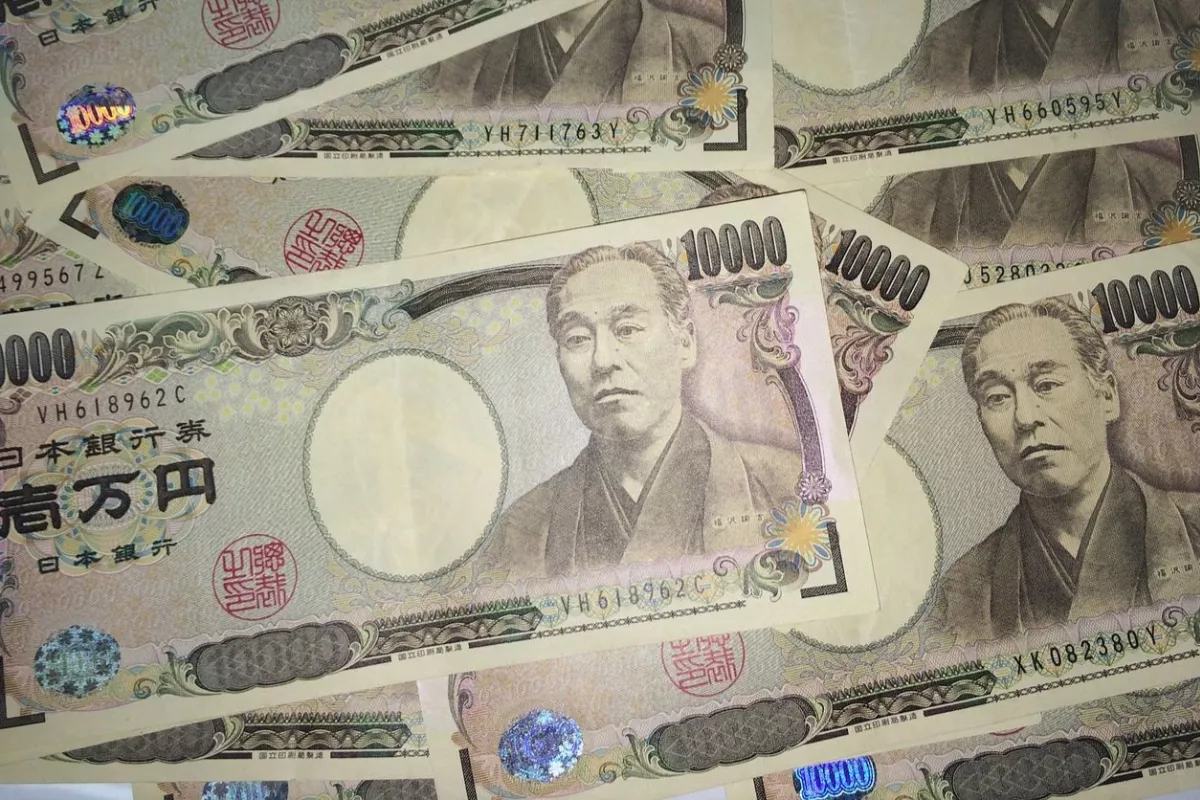 Yen Melemah terhadap Dolar AS, USD/JPY Naik 0,22 Persen ke 158,50