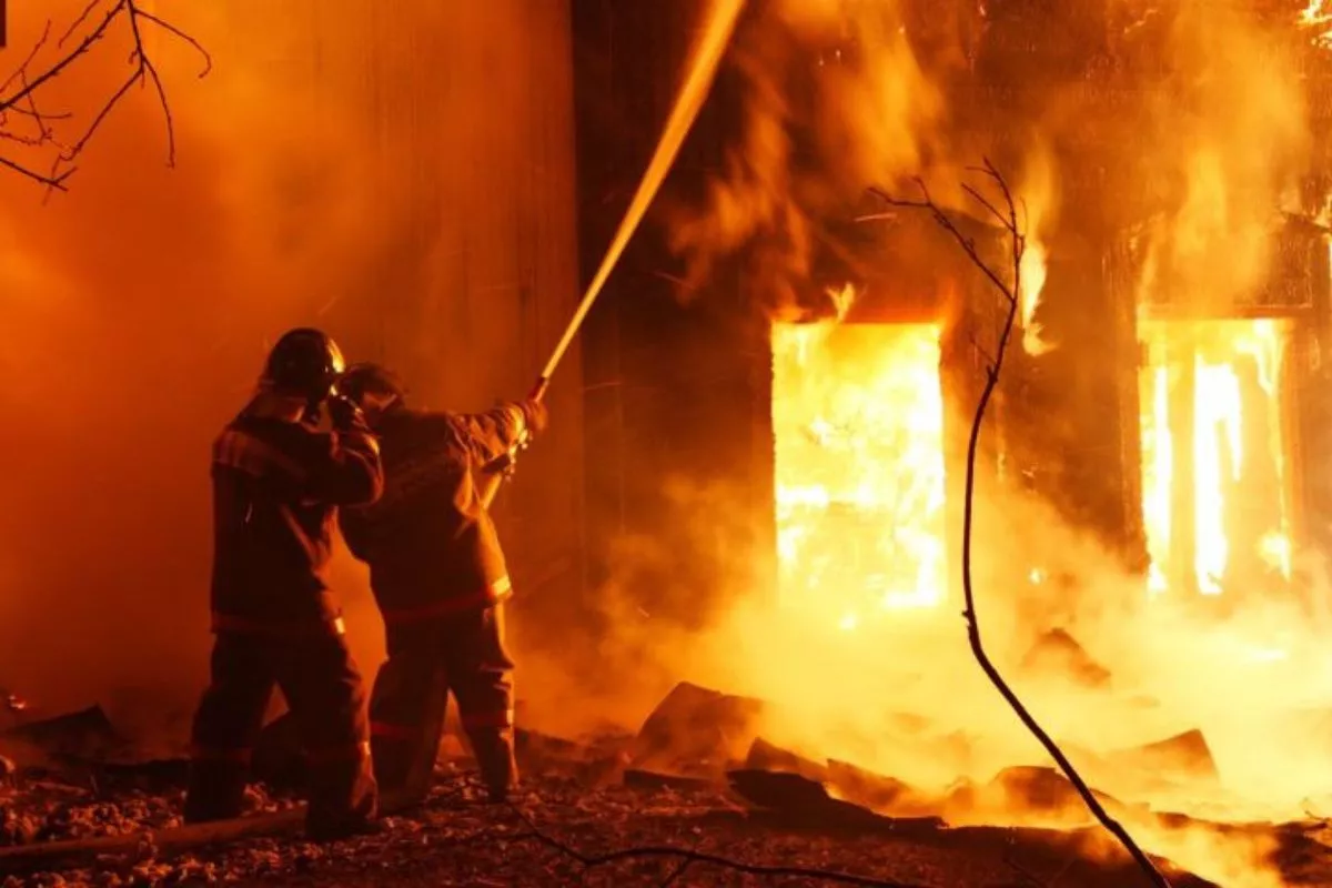 Rumah di Kayu Putih Terbakar, 2 Orang Terjebak dan Meninggal
