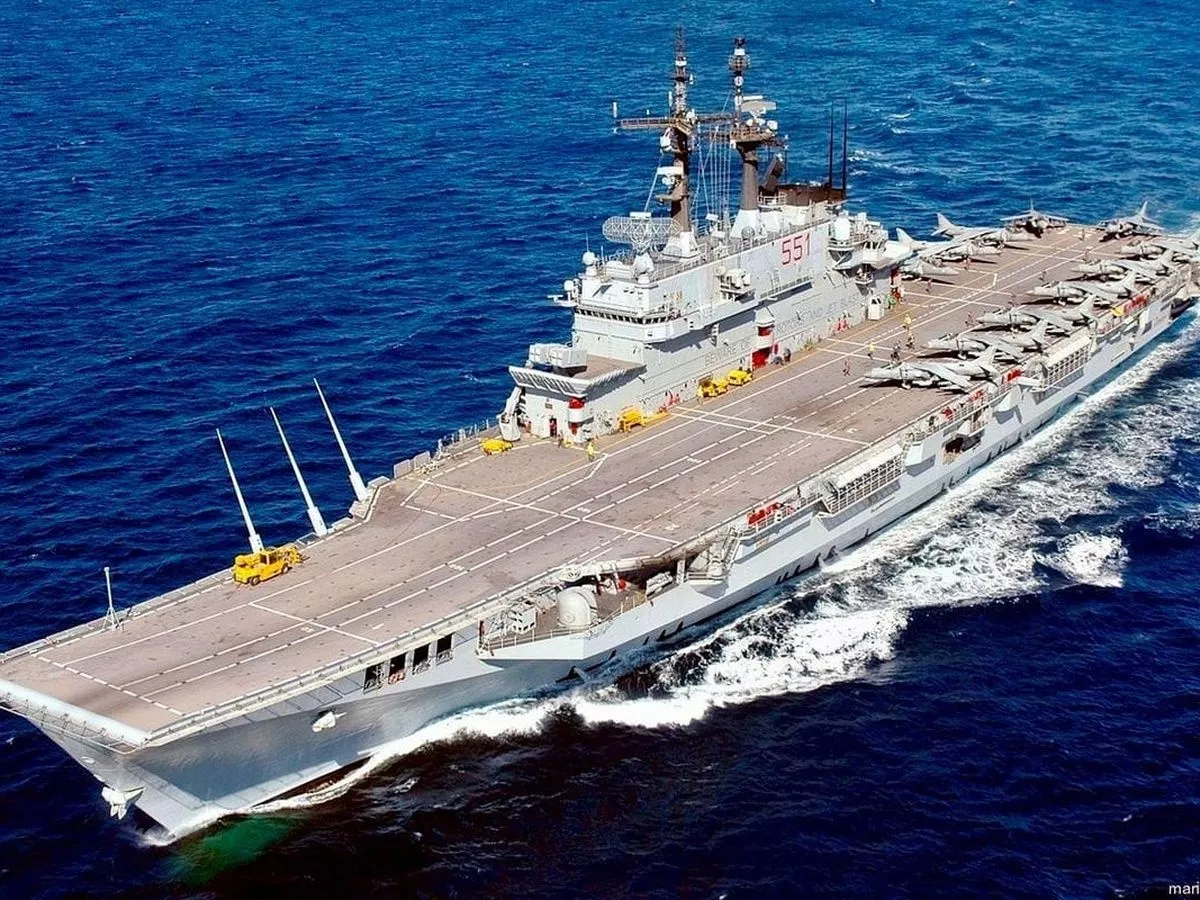 KRI Gajah Mada Dikawal Kapal Perang dan Pesawat Udara TNI AL