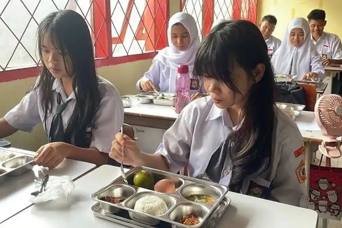 Pimpinan Komisi IX DPR Sepakat MBG untuk Siswa SMA Dievaluasi