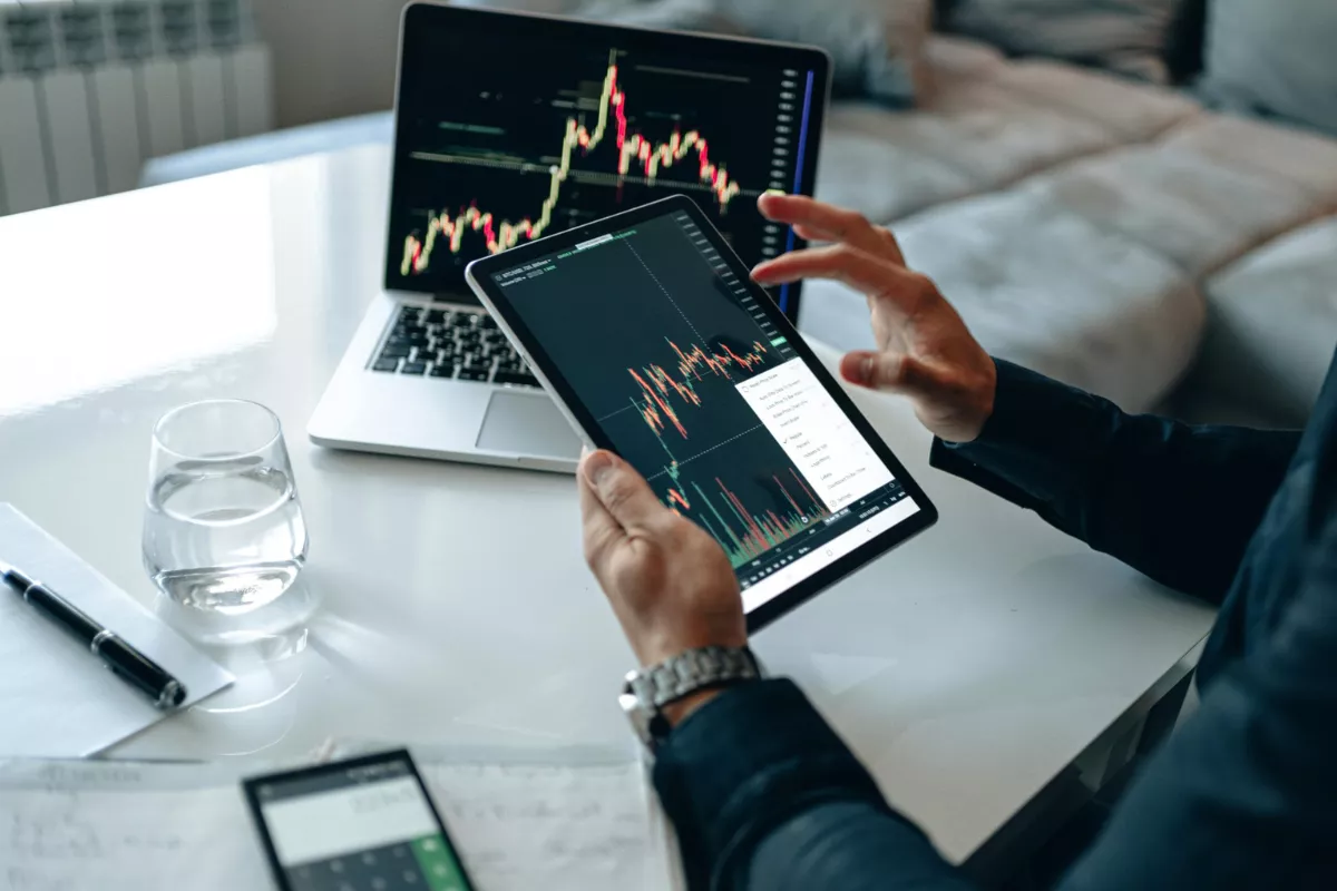 Perdagangan Saham GRIA Dibuka Kembali dan Harga Langsung Anjlok