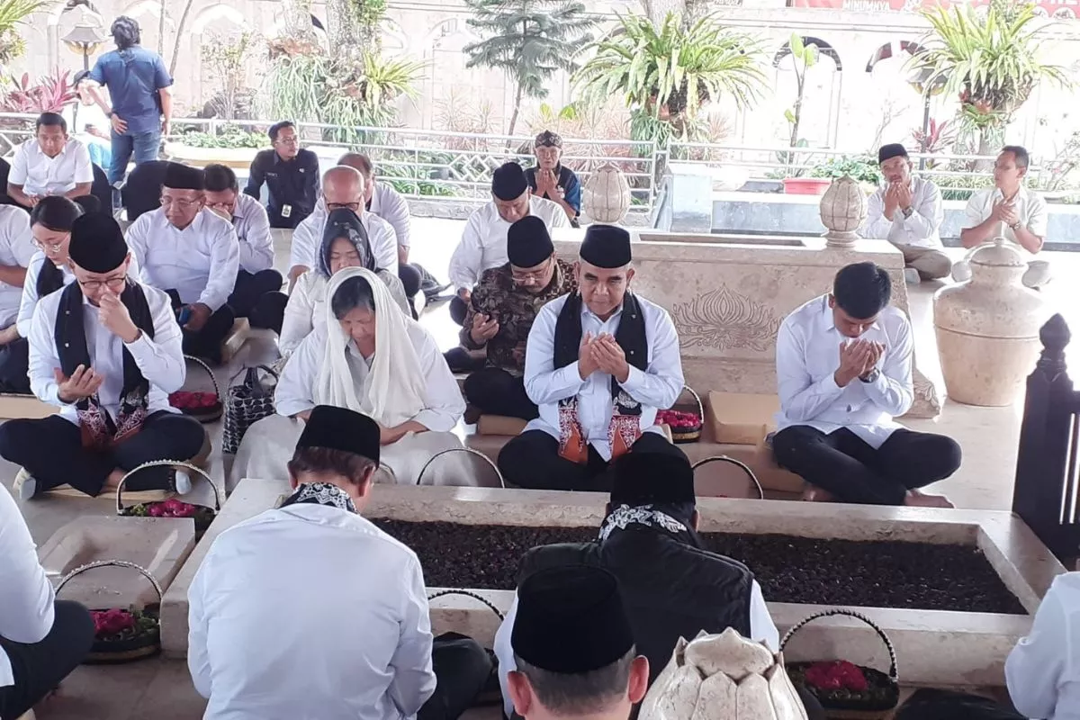Pimpinan MPR Ziarah ke Makam Bung Karno Sambut HUT ke 81 Republik Indonesia